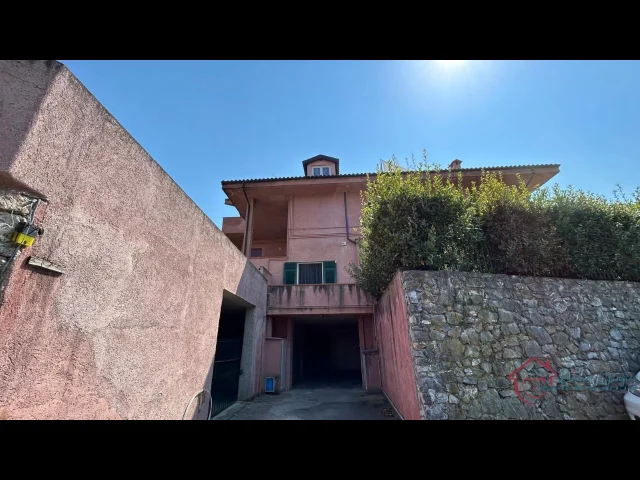 Appartamenti in Vendita - Appartamento con terrazze e giardino a villanova d'albenga