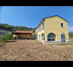 Appartamenti in Vendita - Indipendente villa in vendita ad albenga