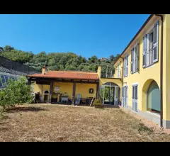 Appartamenti in Vendita - Indipendente villa in vendita ad albenga