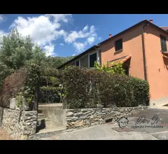 Appartamenti in Vendita - Appartamento trilocale con giardino privato e posto auto in vendita a ranzo