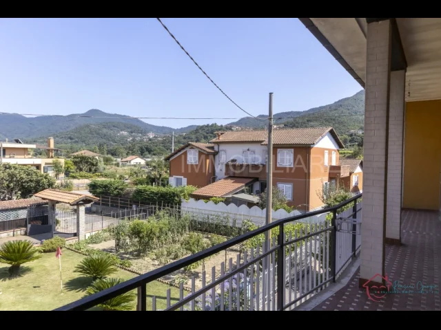 Appartamenti in Vendita - Villa bifamiliare porzione con giardino vendita a garlenda
