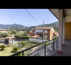 Appartamenti in Vendita - Villa bifamiliare porzione con giardino vendita a garlenda
