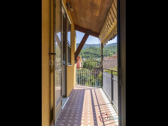 Appartamenti in Vendita - Villa bifamiliare porzione con giardino vendita a garlenda