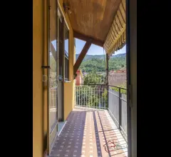 Appartamenti in Vendita - Villa bifamiliare porzione con giardino vendita a garlenda