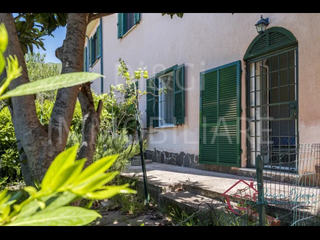 Appartamento trilocale con giardino in vendita vendone/leuso