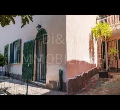 Appartamenti in Vendita - Appartamento trilocale con giardino in vendita vendone/leuso