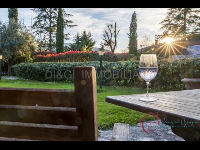 Appartamento trilocale con giardino nel golf club garlenda