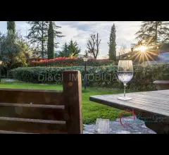 Appartamenti in Vendita - Appartamento trilocale con giardino nel golf club garlenda