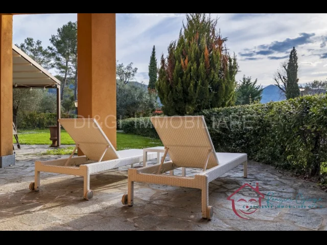 Appartamenti in Vendita - Appartamento trilocale con giardino nel golf club garlenda