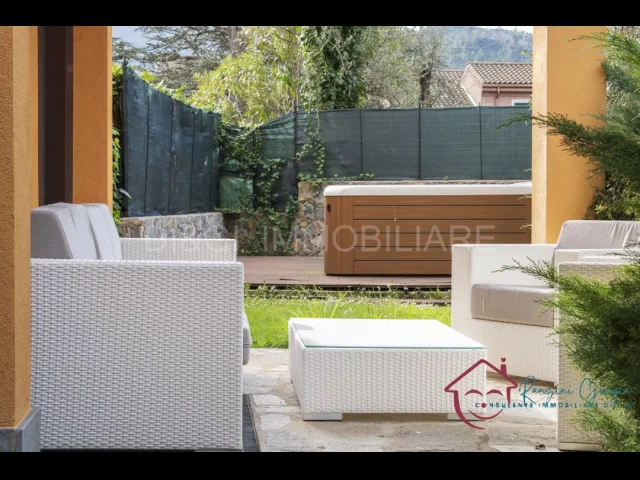Appartamenti in Vendita - Appartamento trilocale con giardino nel golf club garlenda