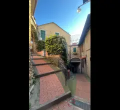 Semindipendente appartamento con terrazza in vendita moglio