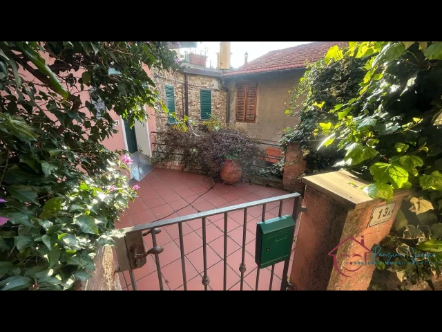 Appartamenti in Vendita - Semindipendente appartamento con terrazza in vendita moglio