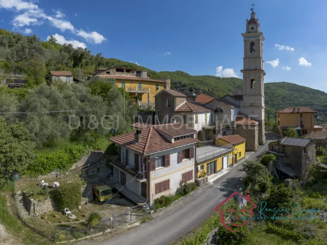 Appartamenti in Vendita - Indipendente casa con giardino in vendita a casanova lerrone
