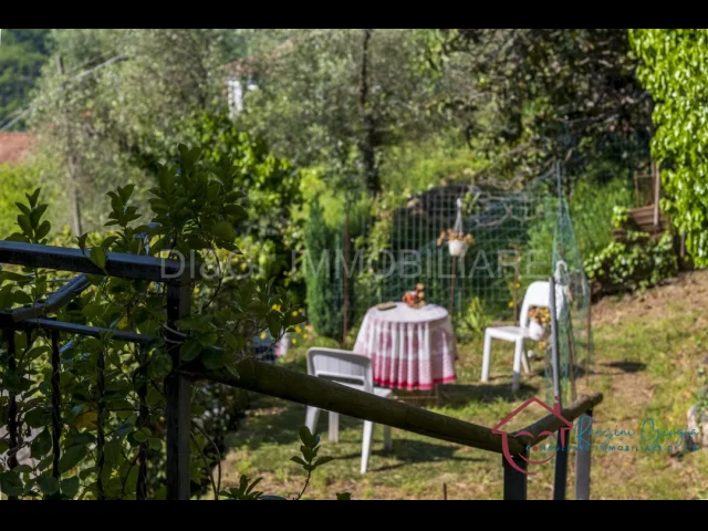 Appartamenti in Vendita - Indipendente casa con giardino in vendita a casanova lerrone