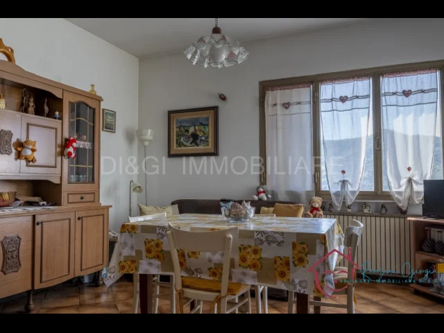 Appartamenti in Vendita - Indipendente casa con giardino in vendita a casanova lerrone