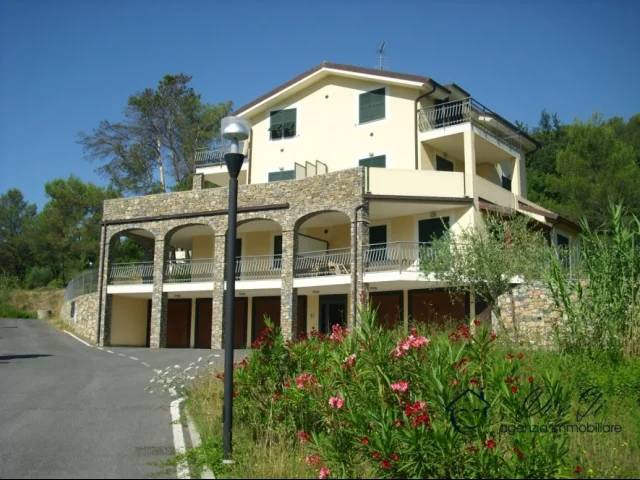 Appartamenti in Vendita - Appartamento con terrazza e box vendita villanova d'albenga