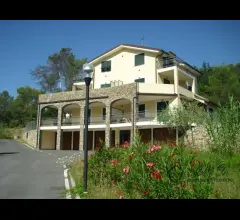 Appartamento con terrazza e box vendita villanova d'albenga