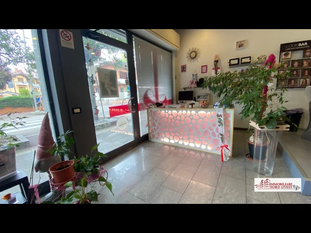 Appartamenti in Vendita - Negozio fronte via novara