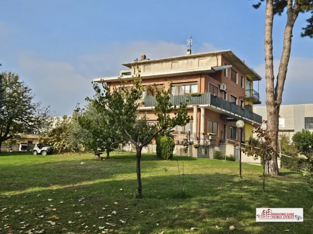 Appartamenti in Vendita - Villa per più famiglie a vittuone