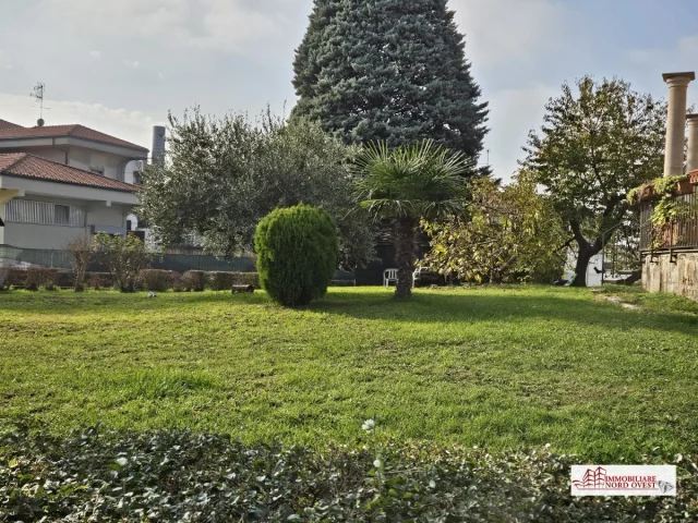 Appartamenti in Vendita - Villa per più famiglie a vittuone