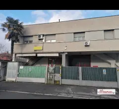 Appartamenti in Vendita - Capannone artigianale con uffici/abitazione