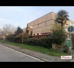 Appartamenti in Vendita - Capannone artigianale con uffici/abitazione