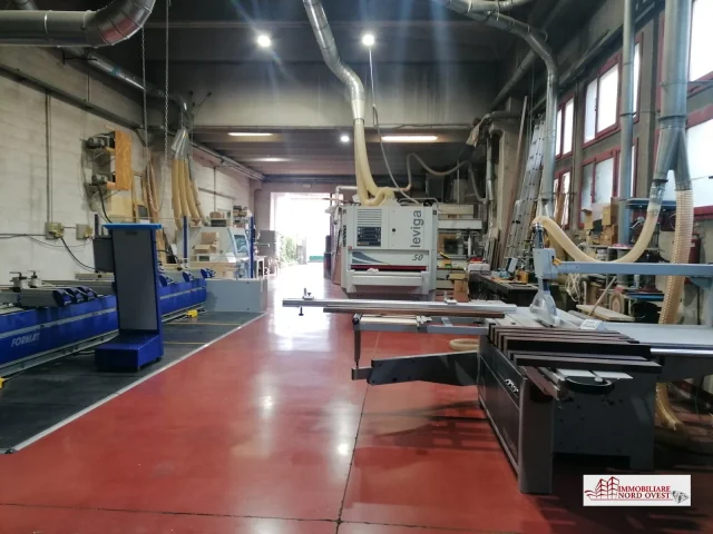 Appartamenti in Vendita - Capannone artigianale con uffici/abitazione
