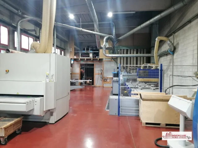 Appartamenti in Vendita - Capannone artigianale con uffici/abitazione