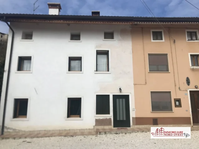Appartamenti in Vendita - Porzione d'angolo di cascina in corte