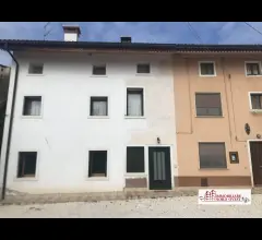 Appartamenti in Vendita - Porzione d'angolo di cascina in corte