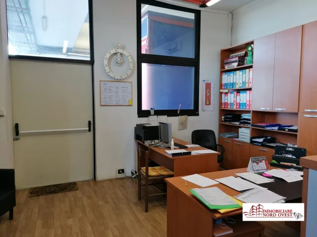 Appartamenti in Vendita - Capannone artigianale