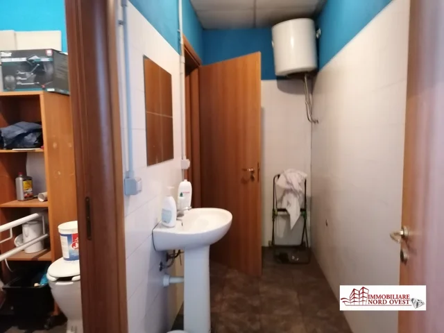 Appartamenti in Vendita - Capannone artigianale