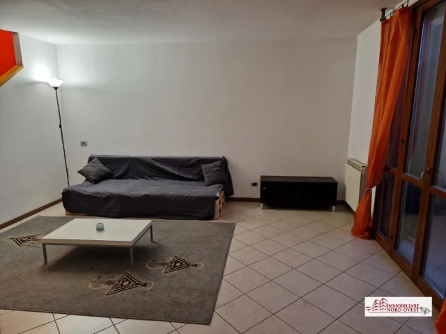 Appartamenti in Vendita - Appartamento semi indipendente vanzago