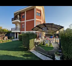 Villa con due appartamenti