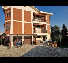 Appartamenti in Vendita - Villa con due appartamenti