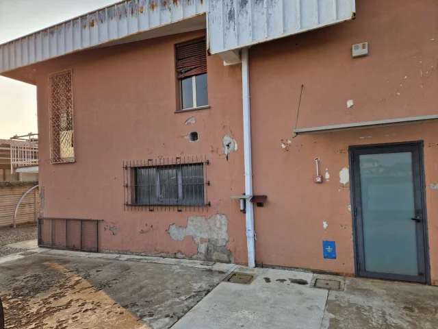 Appartamenti in Vendita - Capannone con piccola abitazione santo stefano