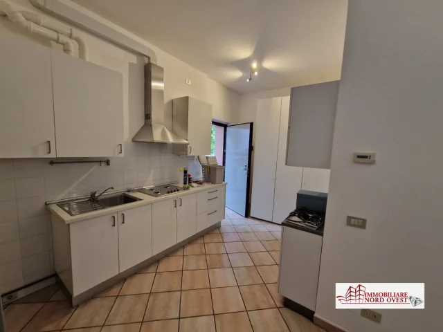 Ampio monolocale con zona cottura - arredato
