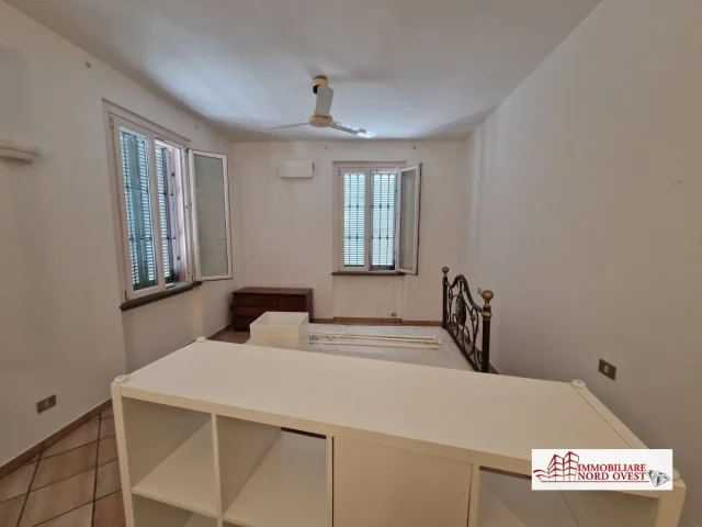 Appartamenti in Vendita - Ampio monolocale con zona cottura - arredato