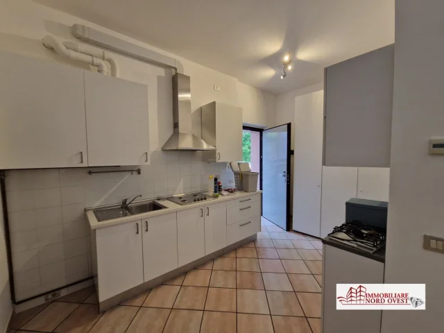 Appartamenti in Vendita - Ampio monolocale con zona cottura - arredato
