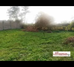 Appartamenti in Vendita - Area edificabile ideale per ampia villa di due famiglie