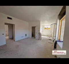 Appartamenti in Vendita - Nuovo quadrilocale in corte