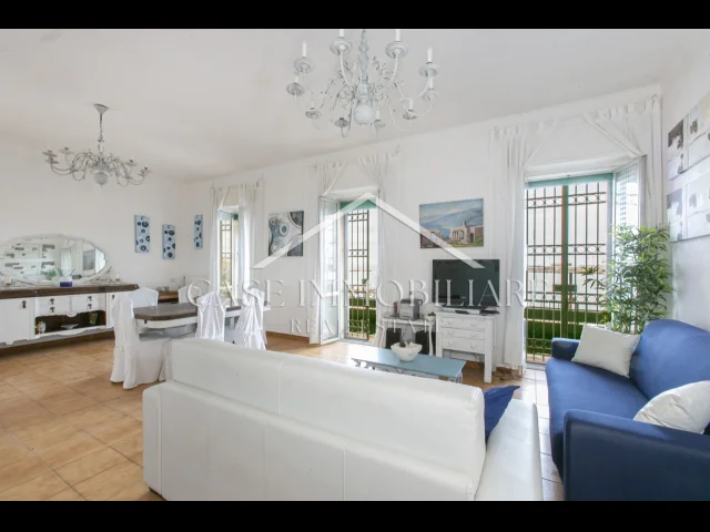 Appartamenti in Vendita - Anzio porto, ampio appartamento con terrazza sul mare