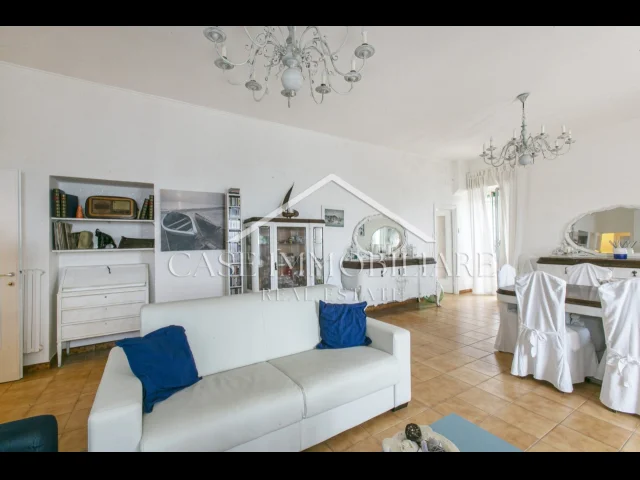 Appartamenti in Vendita - Anzio porto, ampio appartamento con terrazza sul mare