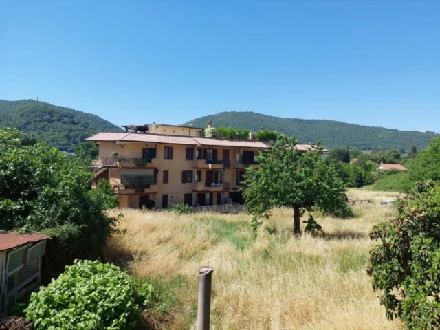 Tivoli, terreno edificabile con rustico