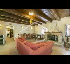 Appartamenti in Vendita - Roccagiovine, casale indipendente con terreno