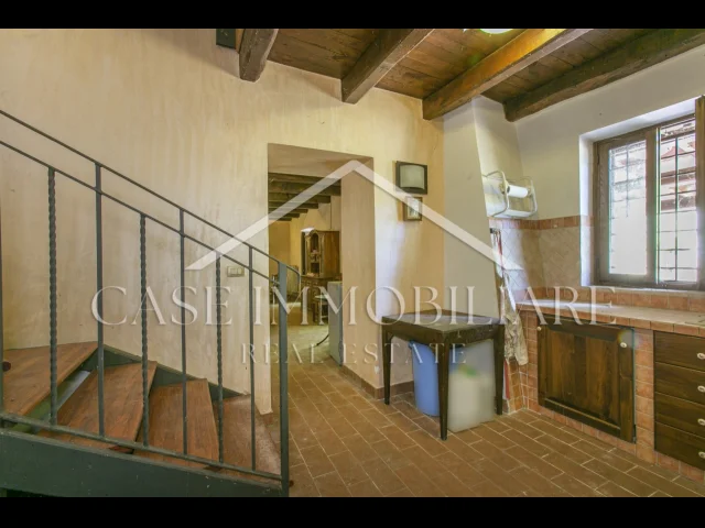 Appartamenti in Vendita - Roccagiovine, casale indipendente con terreno