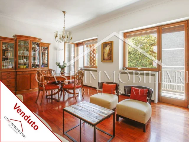 Appartamenti in Vendita - Eur_navigatori, trilocale con balcone