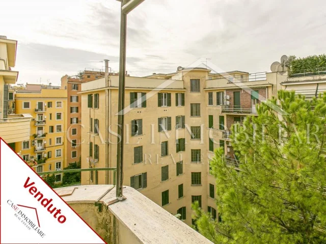 Appartamenti in Vendita - Prati, piano alto con balconi in via mirabello