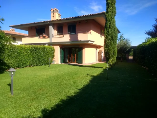 Appartamenti in Vendita - Monterosi, villa nel golf via terre dei consoli