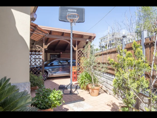 Appartamenti in Vendita - Camaldoli - villa indipendente, panoramica. box auto doppio